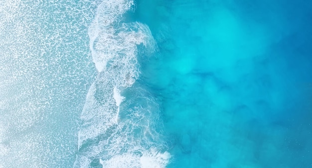 Strand en golven van bovenaanzicht Turquoise water achtergrond van bovenaanzicht Zomer zeegezicht vanuit de lucht Bovenaanzicht van drone Reisbeeld