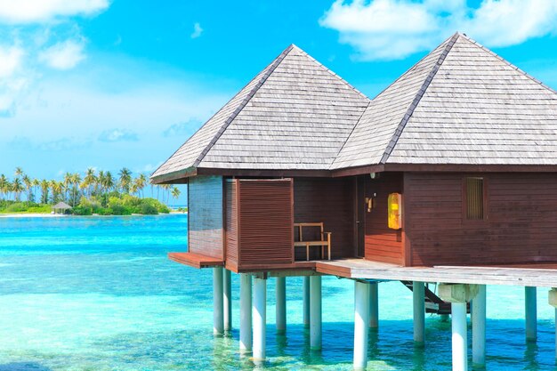 strand met waterbungalows Malediven