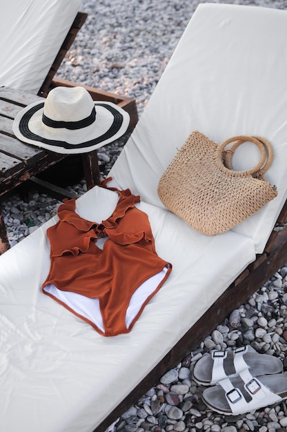 Strand vrouwelijke accessoires strohoed zomer gebreide tas sandalen en badpak