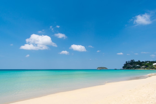 Strand zand zee blauwe hemel achtergrond Patong Phuket