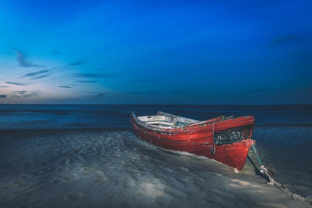 Photo the stranded boat