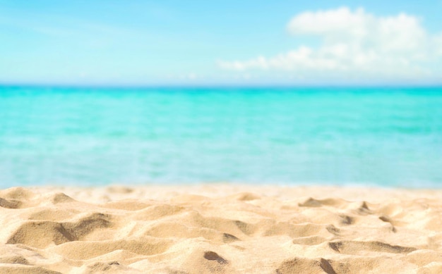 Strandzand en zee helder water van vakantie ontspannen zomer