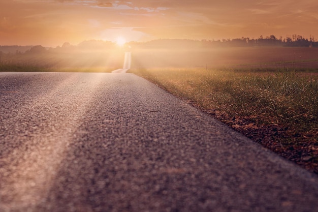 Strasse im Sonnenuntergang