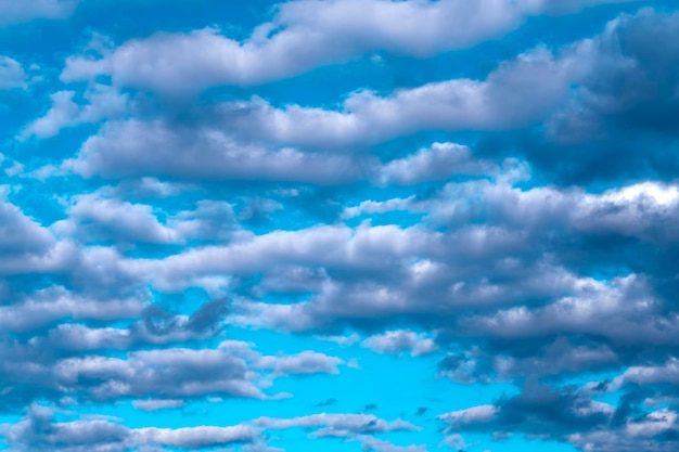 空の層積雲。美しい空の背景