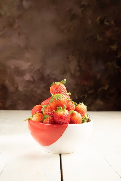 Photo strawberries, bowl with strawberries