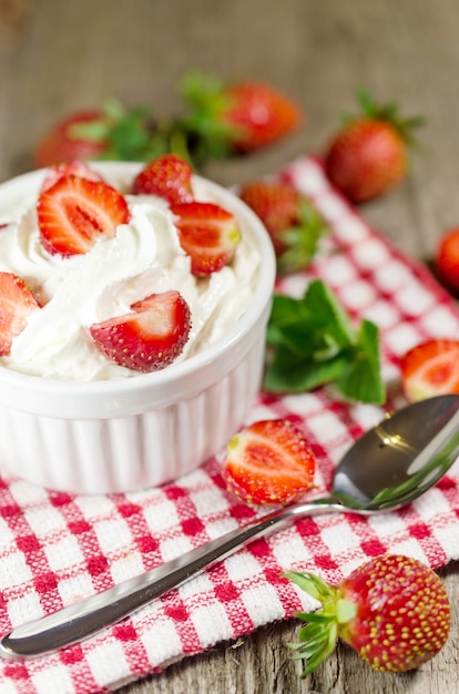 Fragole con panna montata