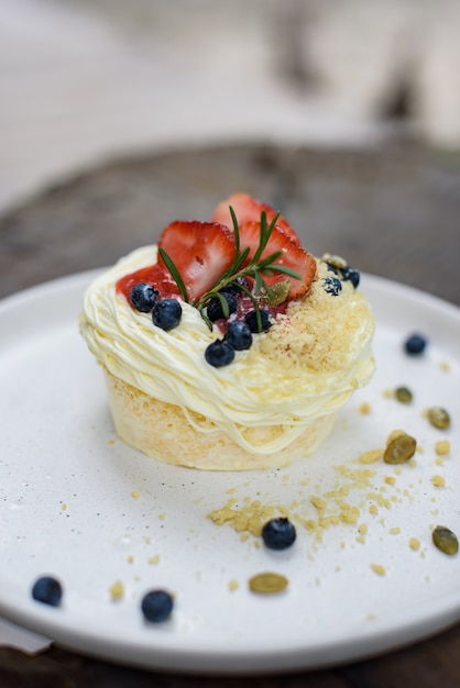 Strawberry and blueberry cake with pumpkin seed