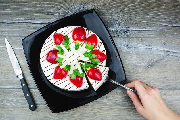 Torta alle fragole con crema alla vaniglia