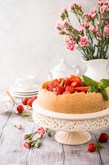 Cheesecake alla fragola e fiori