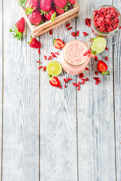 Strawberry and goji smoothie