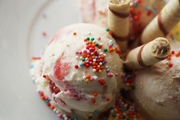 Strawberry ice cream with mango