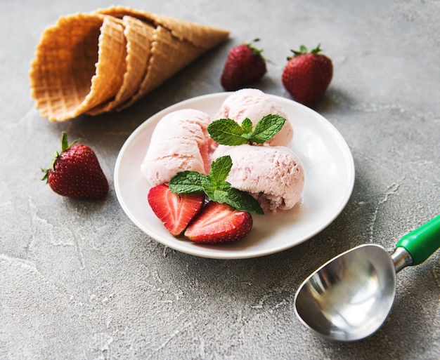 Strawberry ice cream