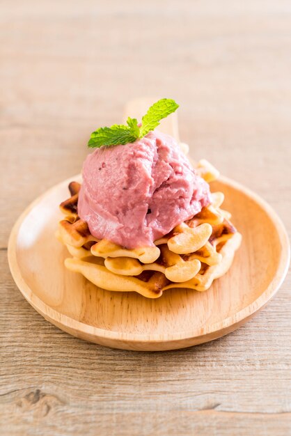 strawberry icecream with waffle