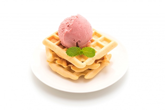 strawberry icecream with waffle