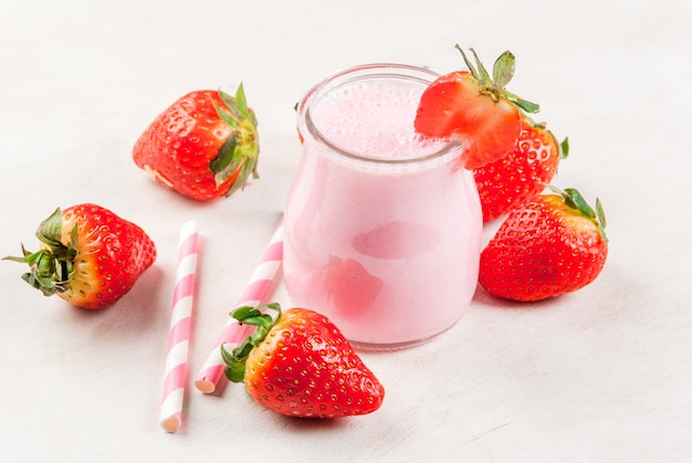 Strawberry milkshake with mint, in small jar