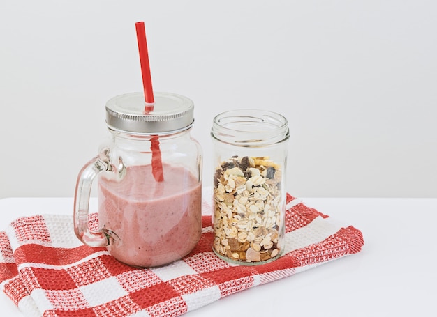 Strawberry smoothie with granola