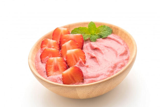 strawberry smoothies bowl