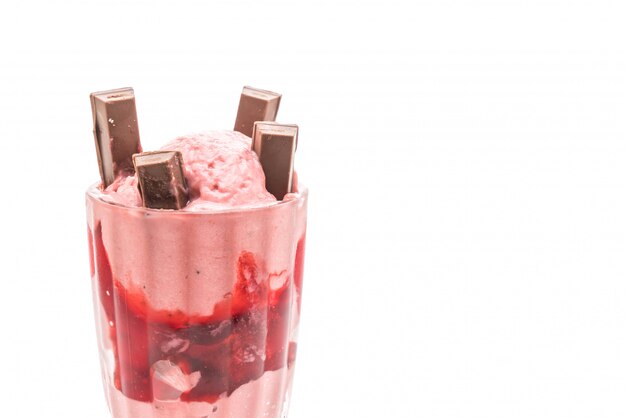 strawberry sundae ice-cream 