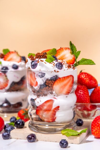 Strawberry trifle gelaagd parfait dessert