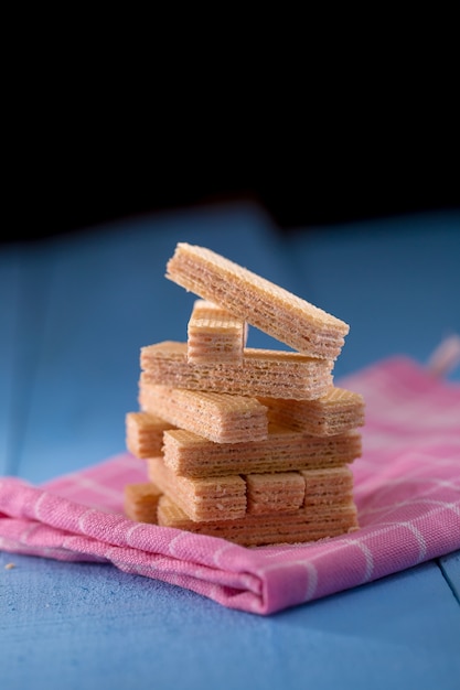 Photo strawberry waffles on a blue wooden table