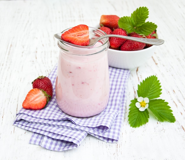 Strawberry yogurt with fresh strawberries