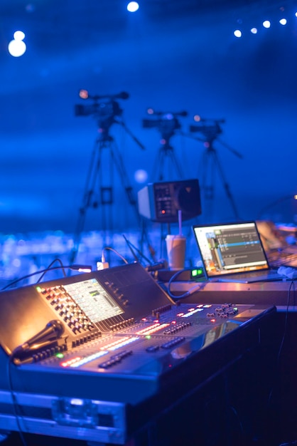 Stream at a concert in a hall without spectators