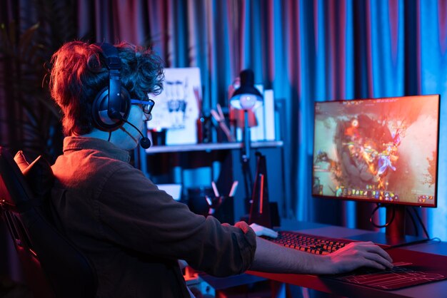 streamer playing fighting moba wearing headphone and mic at back side gusher