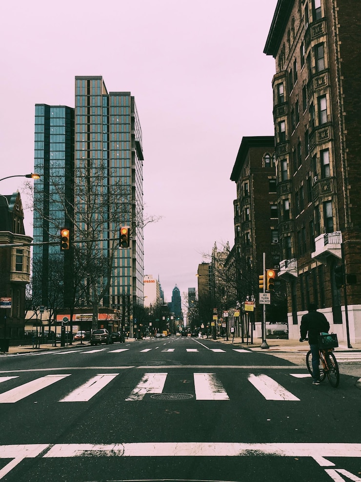 Photo street amidst buildings against sky