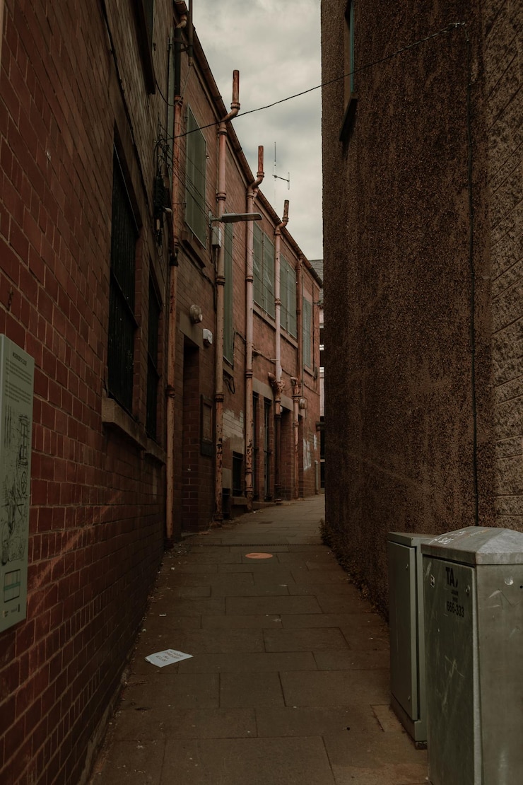 Photo street amidst buildings in city