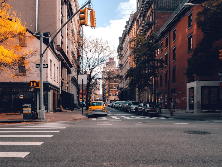 Photo street amidst buildings in city