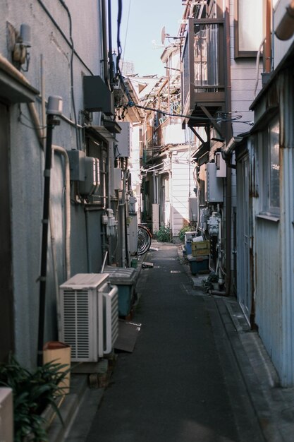 写真 街の建物の中の通り