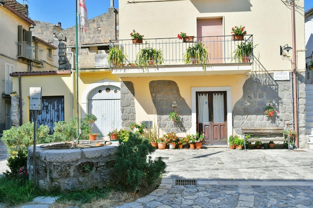 Foto una strada di castelvenere, una città della campania, in italia