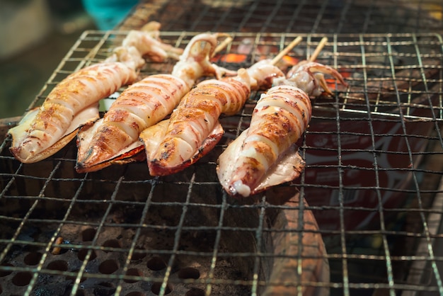 屋台の食べ物 - イカのグリル、イカの卵