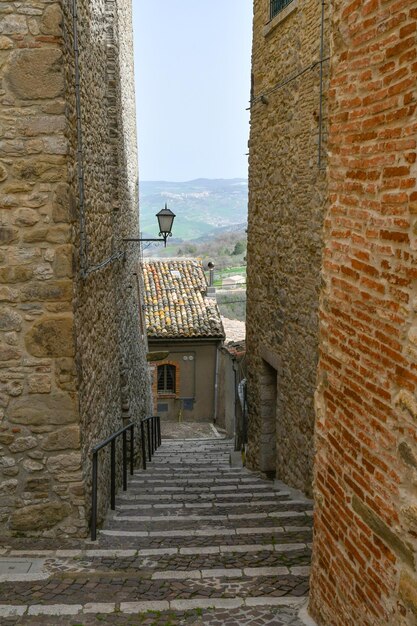 Photo a street in gambatesa a medieval village in molise italy