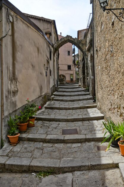 Photo a street in the historic center of san giovanni in fiore a medieval town in the cosenza province