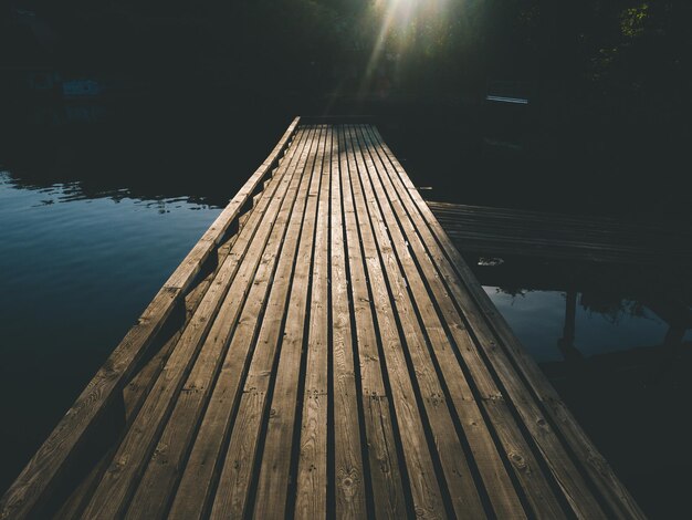 Foto luci di strada in acqua