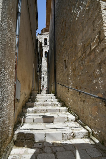 Photo a street between the old houses of pietragalla a village in the basilicata italy