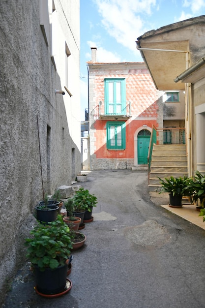 Photo a street between the old houses of teggiano a medieval village in campania italy