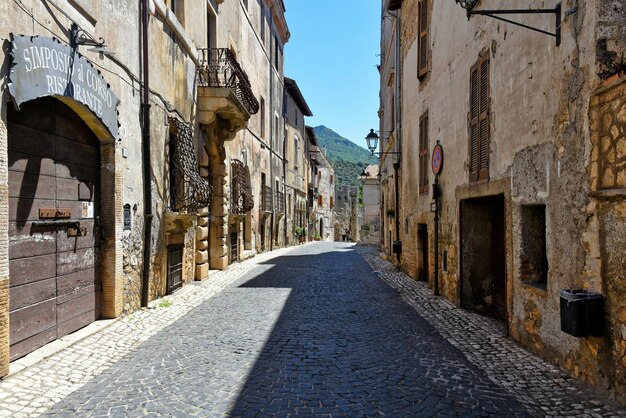 Photo a street between old medieval stone buildings of sermoneta a historic town in lazio italy