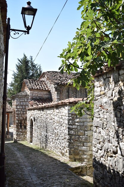 Foto strada nel centro storico di berat