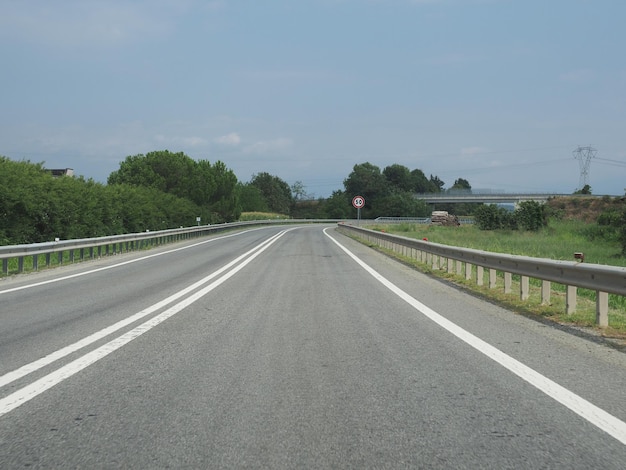 Prospettiva stradale dal potere del conducente