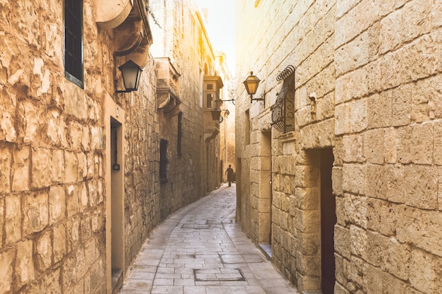 Уличная фотография города Рабат на Мальте