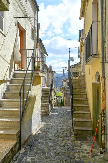 Photo a street in roseto valfortore a medieval village in the province of foggia in italy