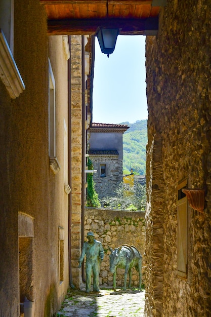 Photo a street in santangelo le fratte a village in basilicata in italy