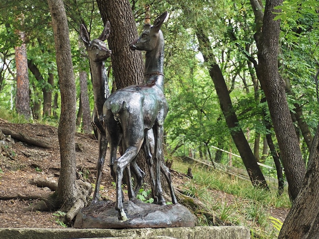 러시아 에센투키 리조트 타운의 거리 조각과 랜드마크.