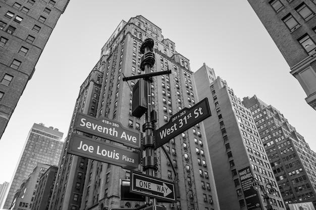 A street sign that says seventh avenue and west 34th st.