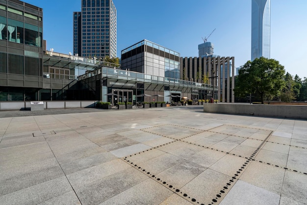 Photo street view of suzhou financial district