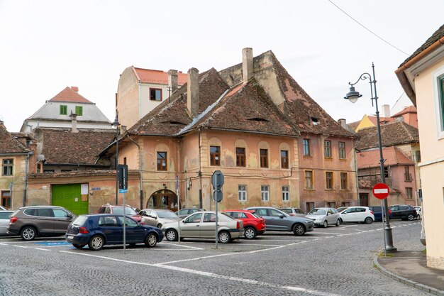 Foto strade della città vecchia di sibiu, romania