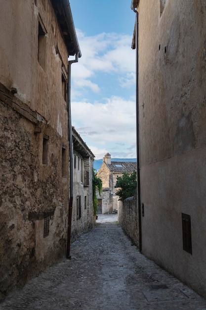 Strade di pedraza a segovia, castilla y len, spagna. pedraza, città murata medievale