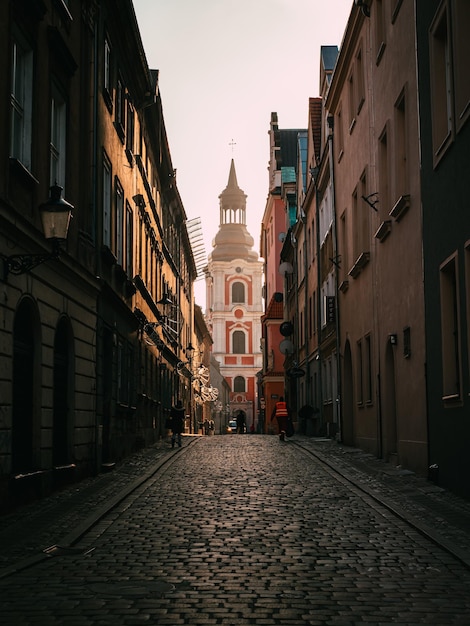 Photo streets of poznan houses and cathedral in poland